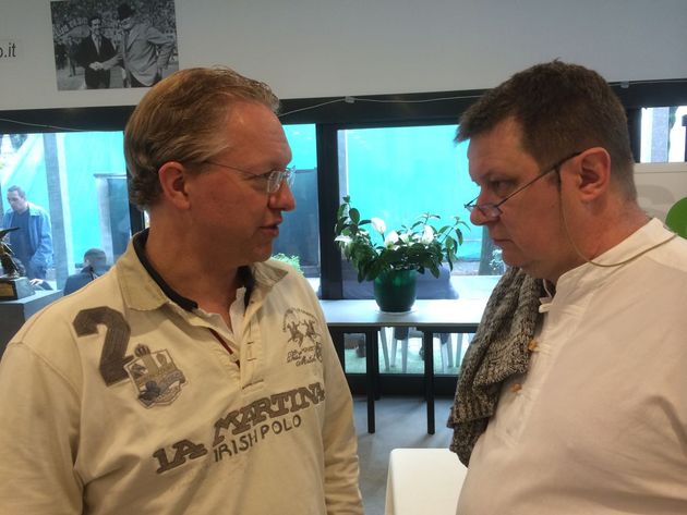 Peter Fredin ivrigt diskuterande med Michael Gromöller, Tyskland. 